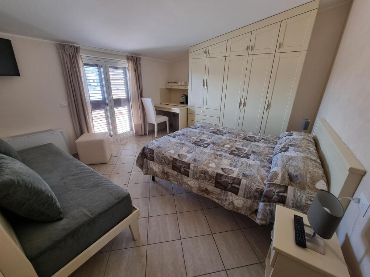 B&B E Casa Vacanza Al Castello Roccella Ionica Luaran gambar
