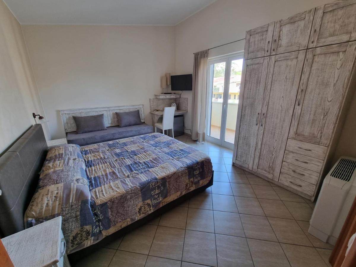 B&B E Casa Vacanza Al Castello Roccella Ionica Luaran gambar