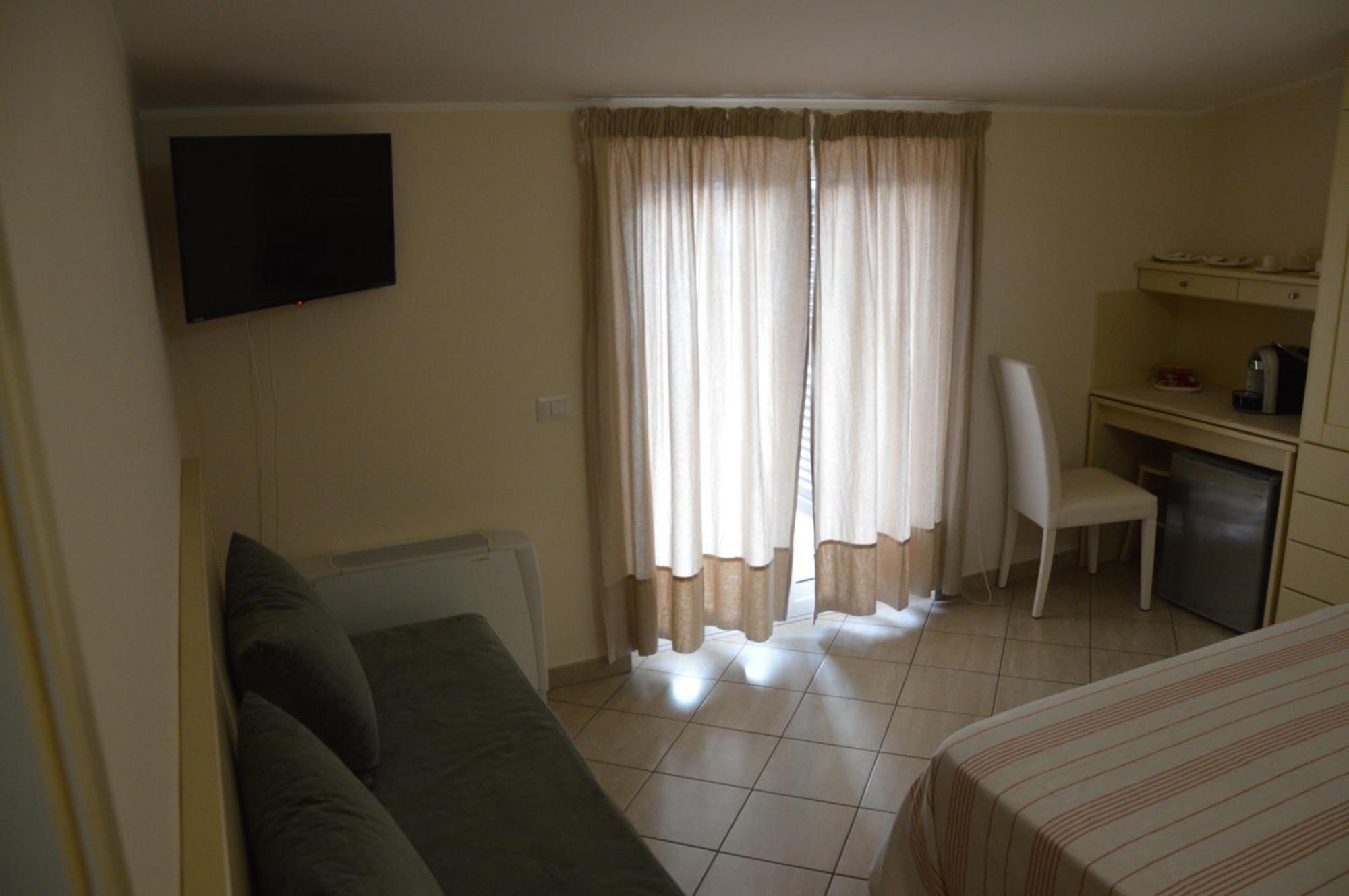 B&B E Casa Vacanza Al Castello Roccella Ionica Luaran gambar