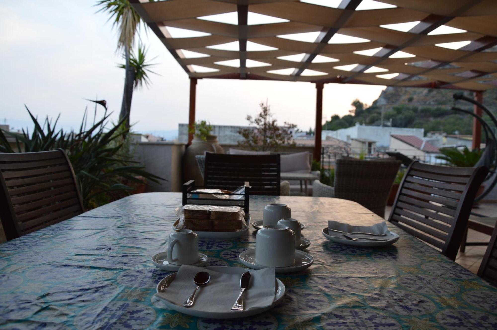 B&B E Casa Vacanza Al Castello Roccella Ionica Luaran gambar