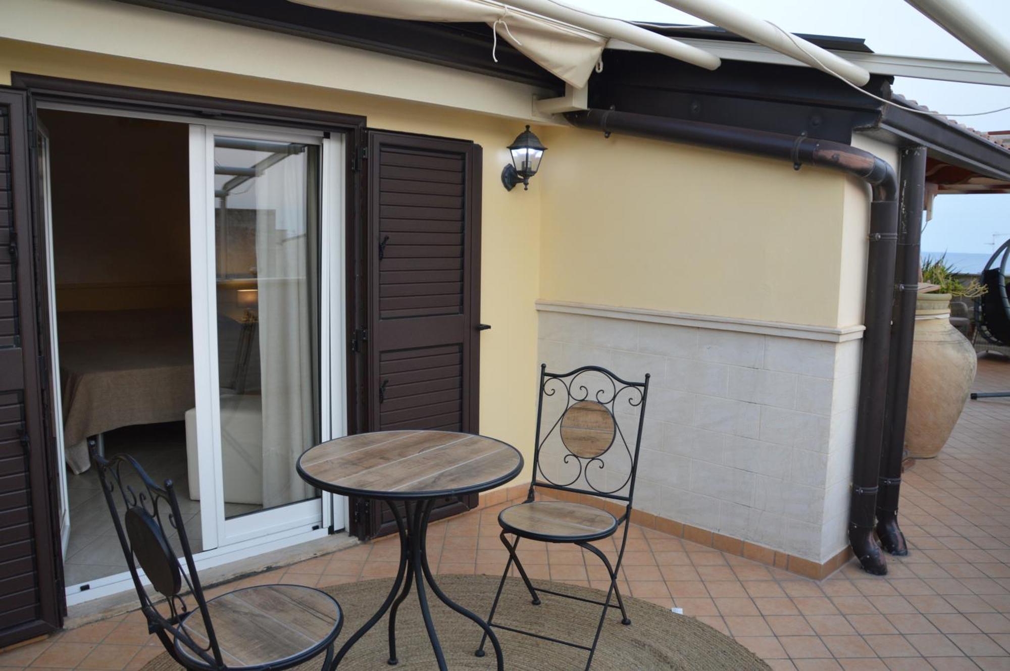 B&B E Casa Vacanza Al Castello Roccella Ionica Luaran gambar