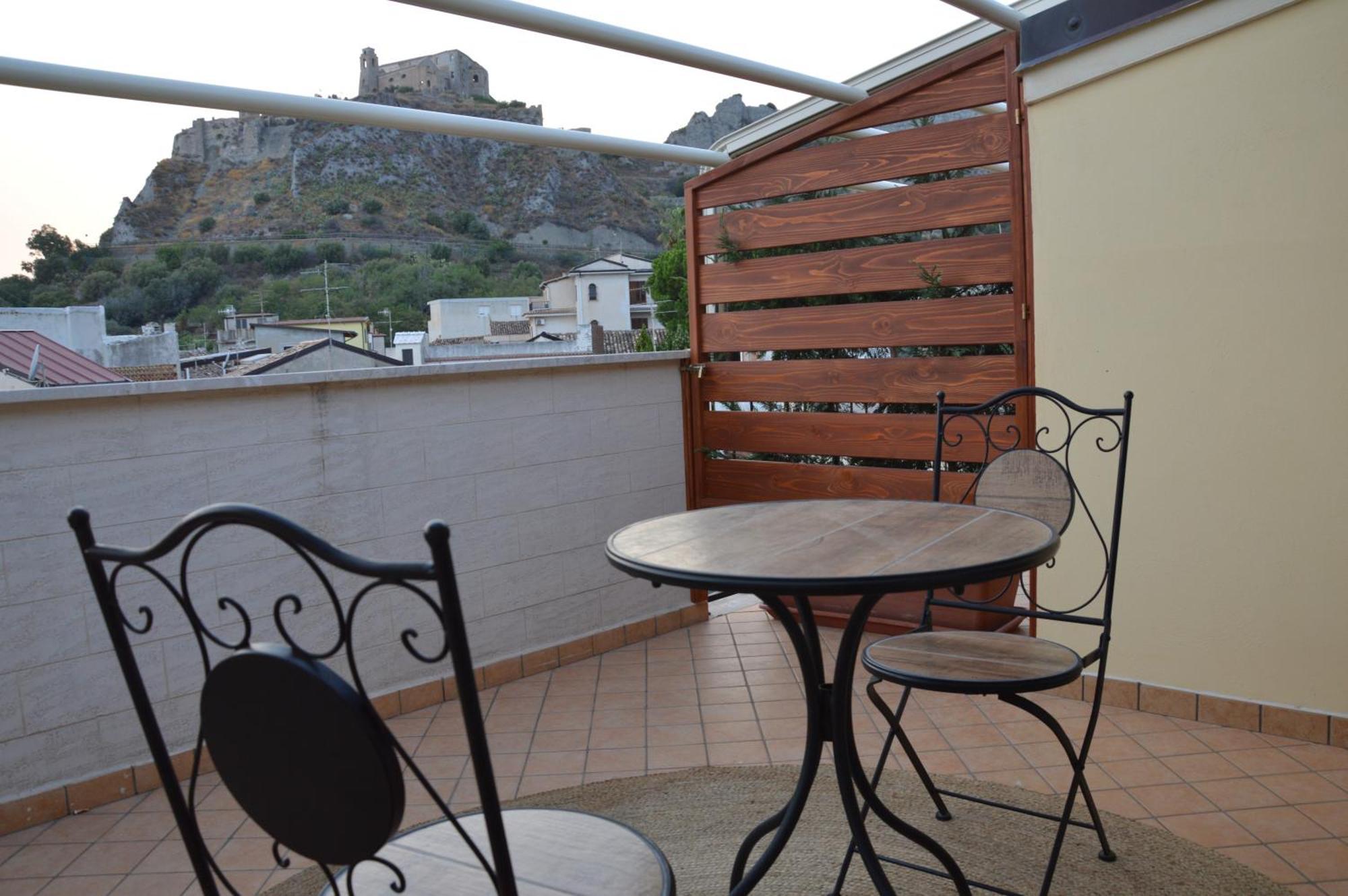 B&B E Casa Vacanza Al Castello Roccella Ionica Luaran gambar