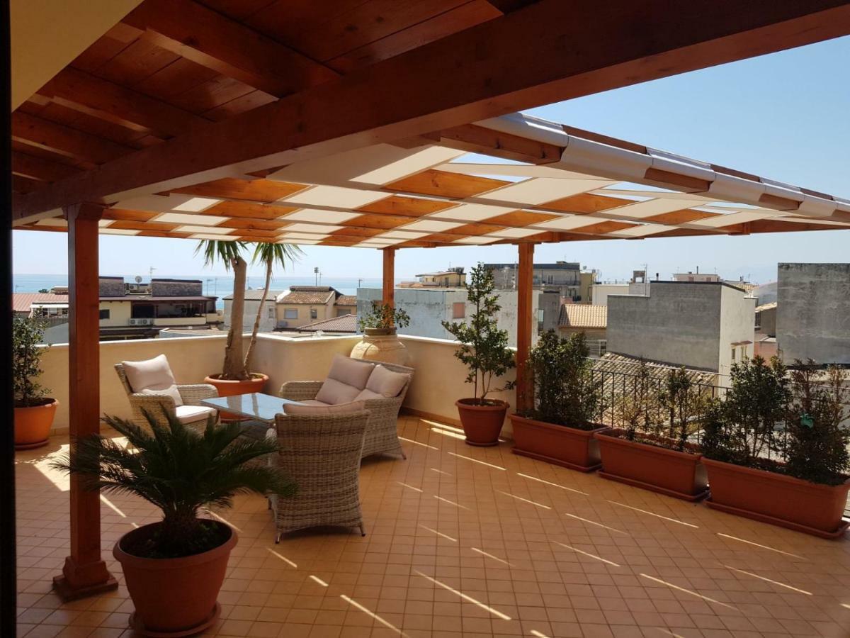 B&B E Casa Vacanza Al Castello Roccella Ionica Luaran gambar